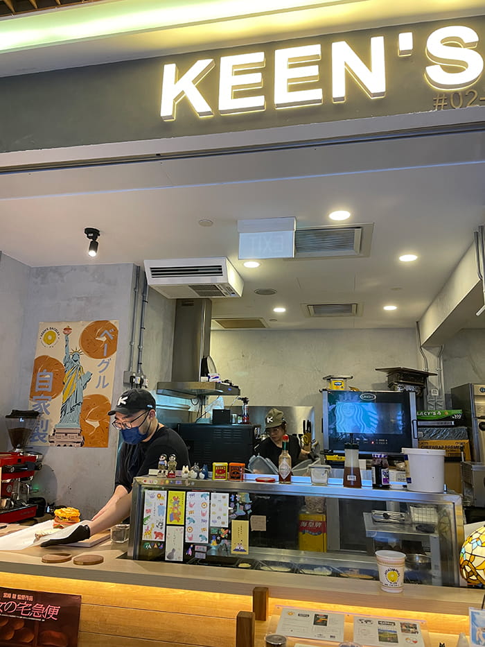 店の至る所に日本の物が溢れている