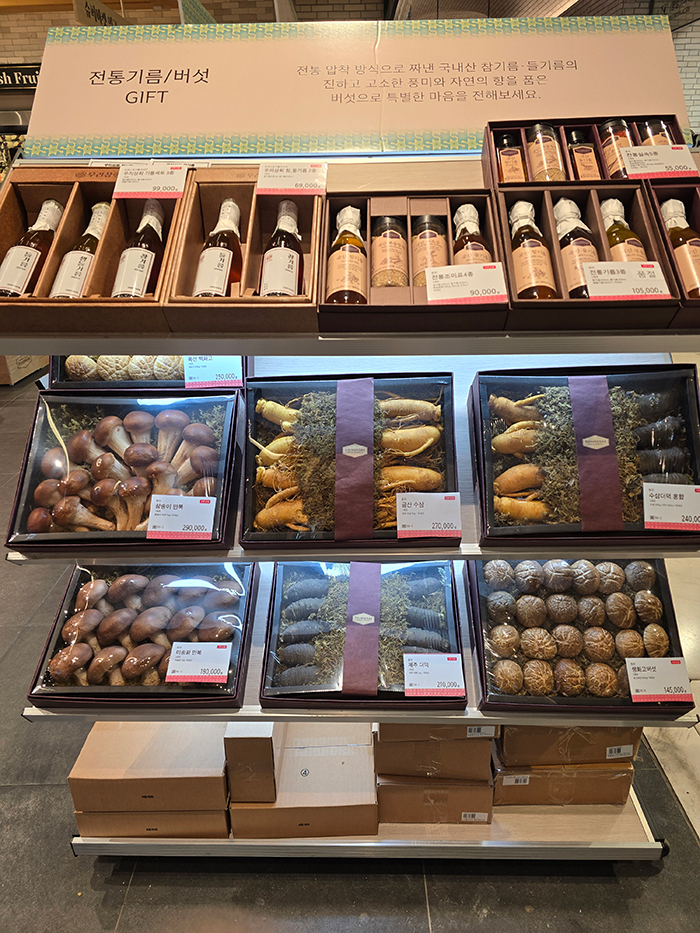 ギフトとして販売されている調味料や乾物