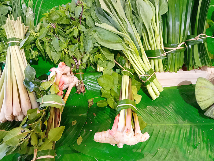 バナナの葉を生かしたディスプレイ