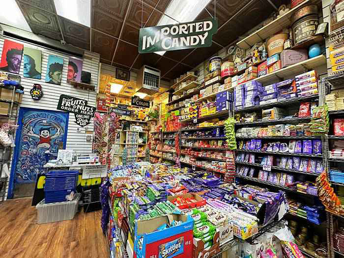 どこか懐かしさを感じさせる「Economy Candy」の内観
