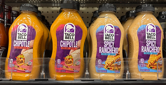 ロゴが目立つ「Taco Bell(タコベル)」のパッケージ