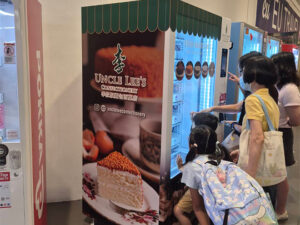 売り場は自動販売機!行列の絶えない「Uncle Lee Confectionery」の絶品ケーキ