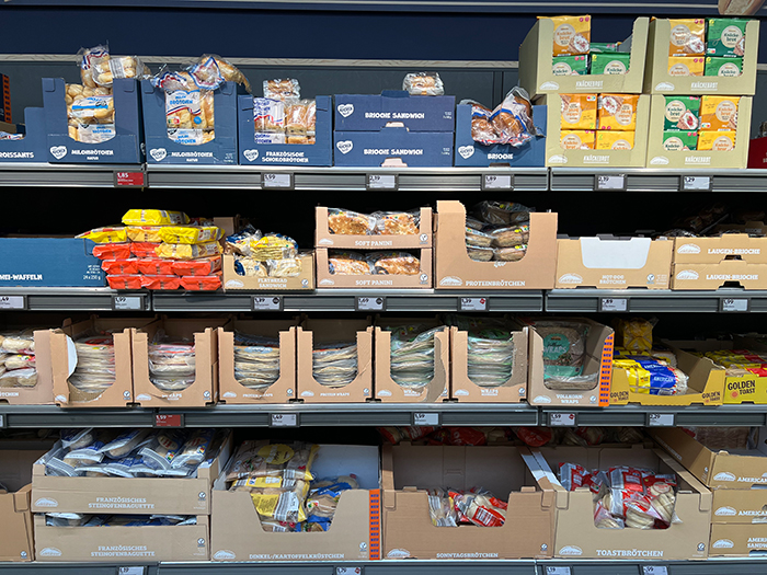 「ALDI」の店内