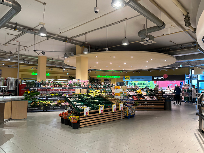 「EDEKA」の店内