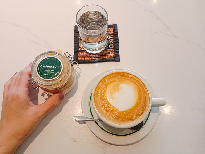 ラテアートが素敵なホットカフェラテ