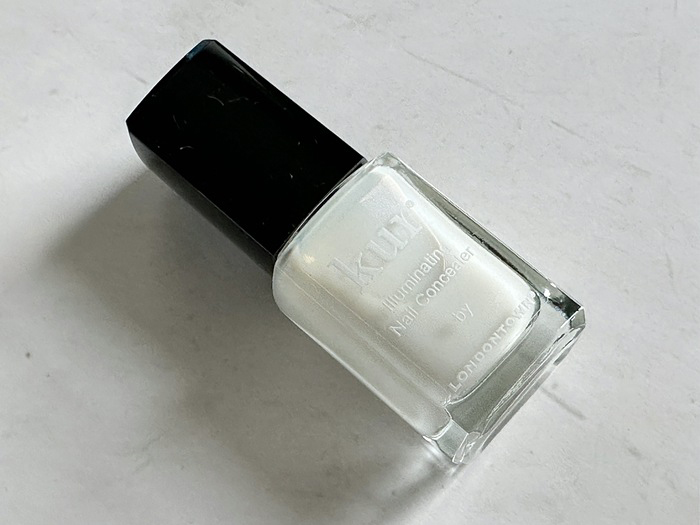 「Illuminating Nail Concealer」のパッケージ