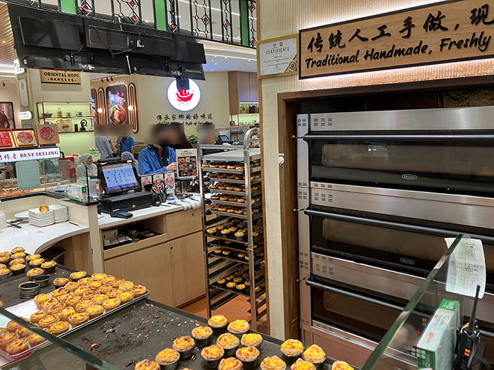 大型ショッピングモールSUNWAYのオリエンタルコピは多くの人で賑わっています