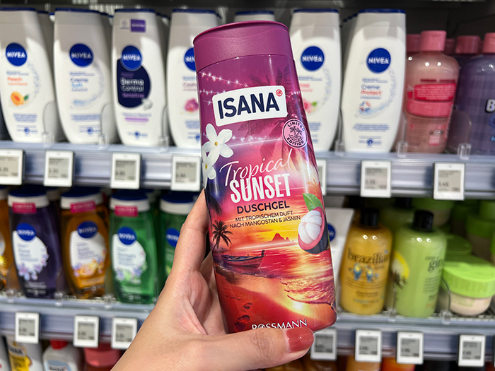 「Isana」の商品パッケージ