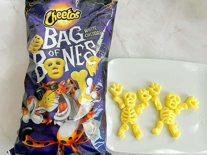 ガイコツや骨の形をした「Cheetos」の限定スナック