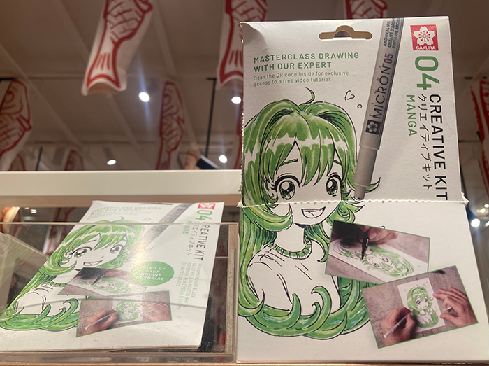 女の子が描かれたクリエイティブキットのパッケージ